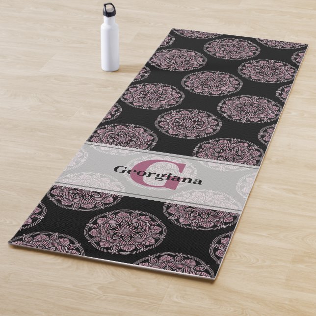 Tapis De Yoga Monogramme Pink Floral Fronds Polka Dot Mandala (En situation)