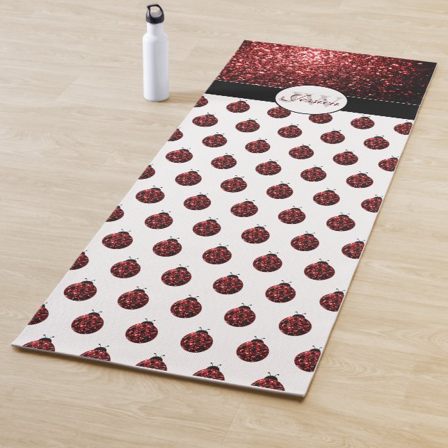 Tapis De Yoga Monogramme rouge foncé coccinelle faux parties sci (En situation)