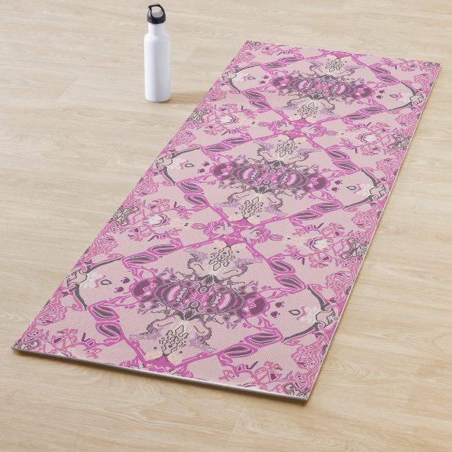 Tapis De Yoga Motif baroque élégant dans les tons roses (En situation)