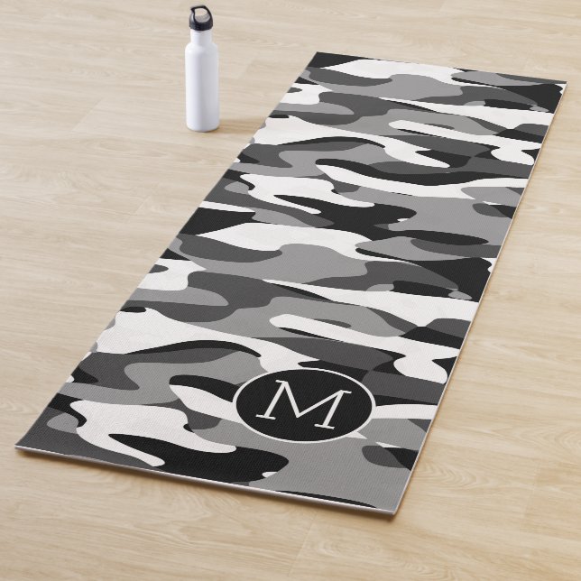 Tapis De Yoga Motif camouflage noir gris foncé personnalisé (En situation)