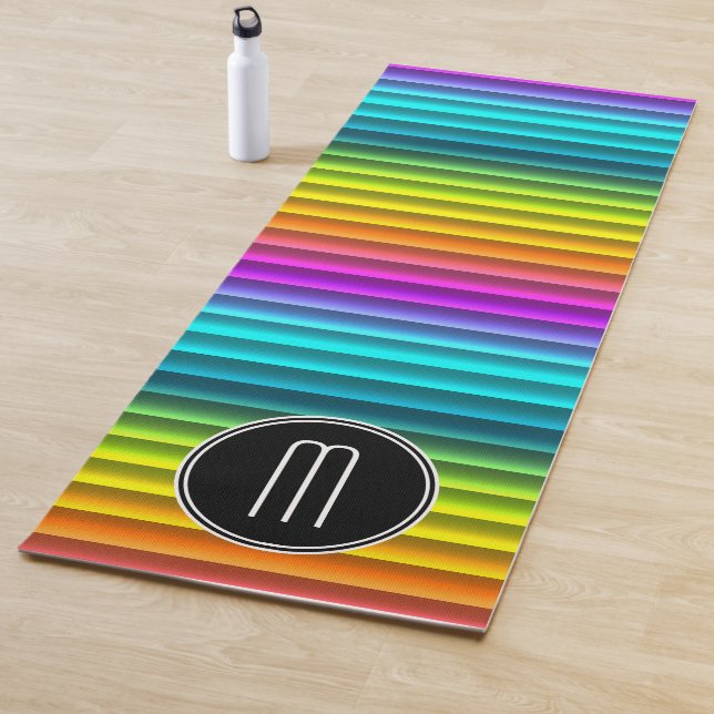 Tapis De Yoga Motif de bandes arc-en-ciel colorées personnalisée (En situation)