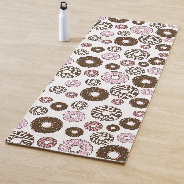Tapis De Yoga Motif De Donuts, Donuts Roses, Donuts Brown (En situation)