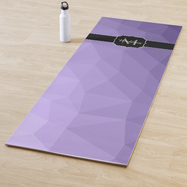 Tapis De Yoga Motif de maillage de géométrie violet ultra violet (En situation)