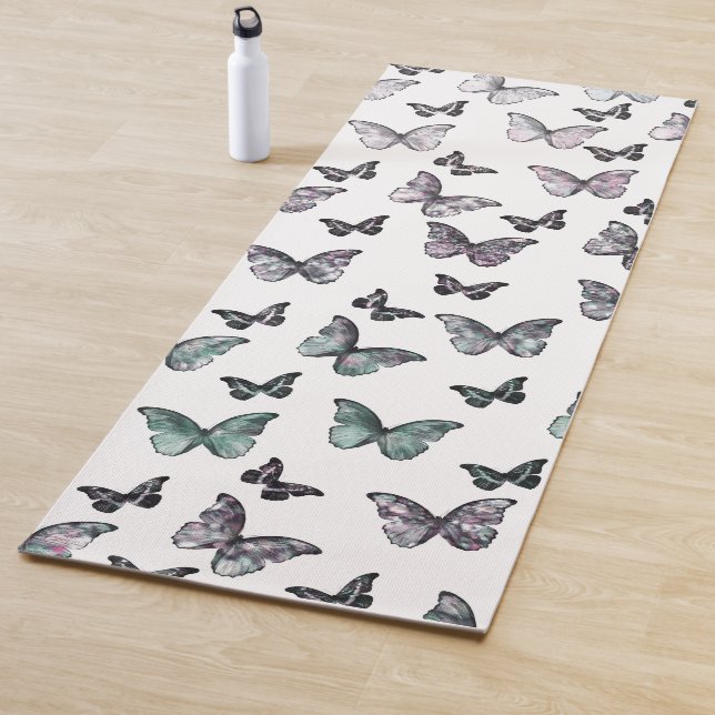 Tapis De Yoga Motif de papillon Iridescendant rêvé #1 #wall #art (En situation)