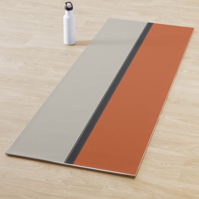 Tapis De Yoga Motif en bande gris foncé de la marine orange mode (En situation)