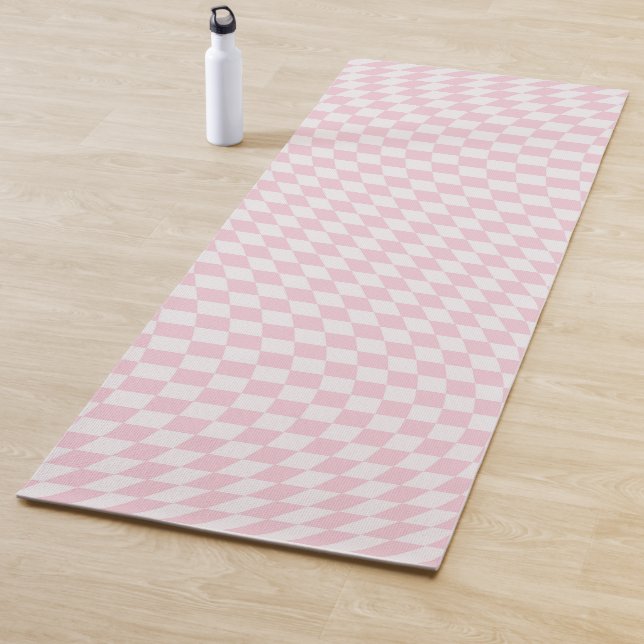 Tapis De Yoga Motif en damier rose pastel À damiers Wavy (En situation)