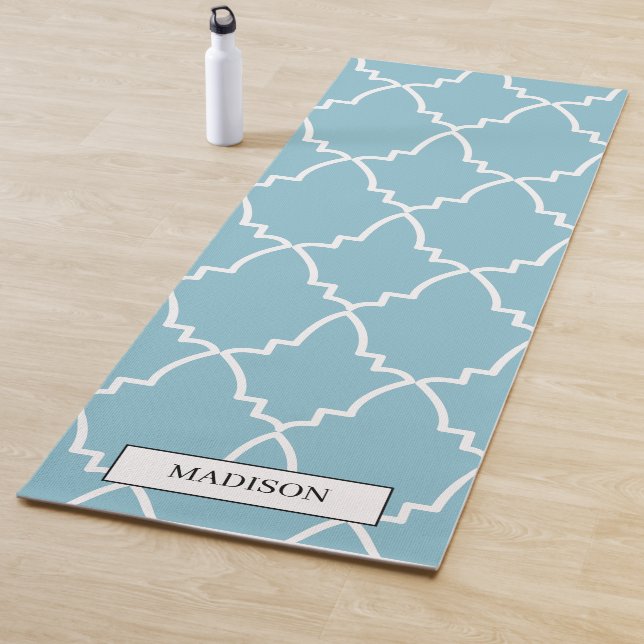 Tapis De Yoga Motif en treillis marocain bleu clair personnalisé (En situation)