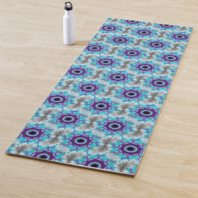 Tapis De Yoga Motif fractal bleu violet (En situation)