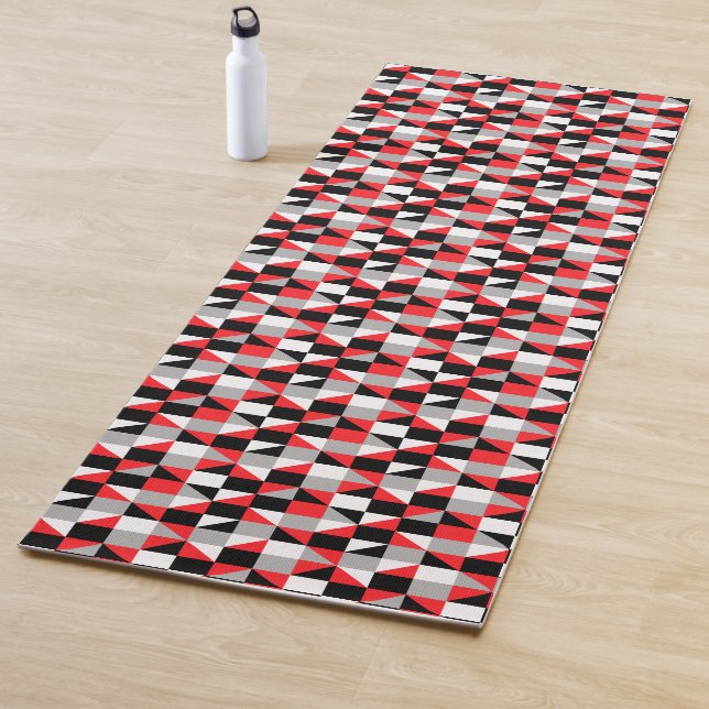 Tapis De Yoga Motif moderne géométrique rouge gris noir (En situation)