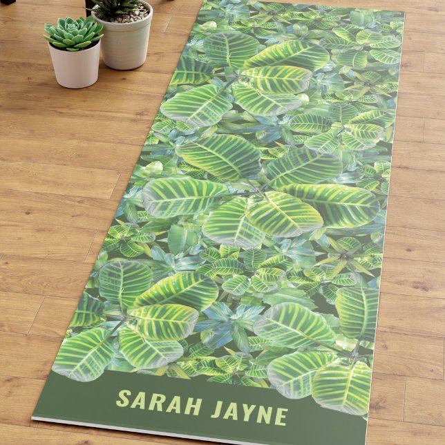 Tapis De Yoga Motif Plante tropical Nom Lush Green Yoga Mat (A tropical green leaf pattern yoga mat just for you. Add your name!)