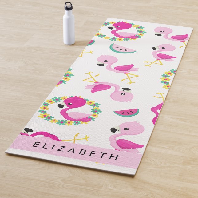 Tapis De Yoga Motif tropical, Flamants roses, Fleurs, Votre Nom (En situation)