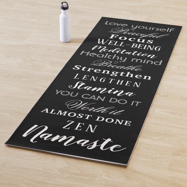 Tapis De Yoga Mots Motivateurs modernes noir et blanc (En situation)