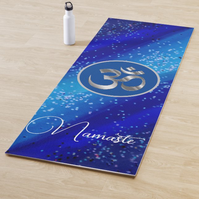 Tapis De Yoga Namaste OM Confettis Bleus (En situation)