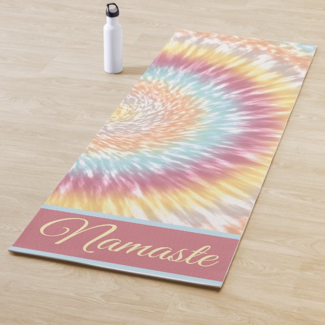 Tapis De Yoga Namaste Tie Dye Pastel Rainbow Aqua rose jaune (En situation)
