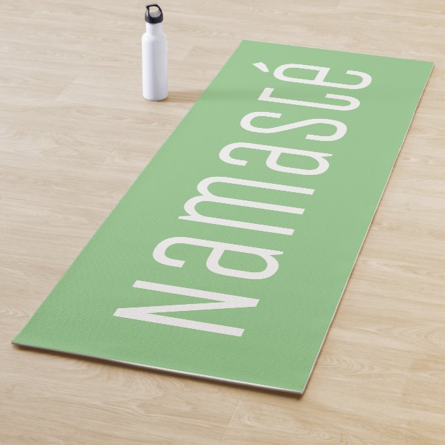 Tapis de yoga Namasté vert clair pour les exercice (En situation)