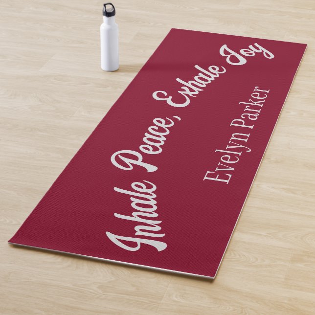 Tapis De Yoga Noël personnalisé Bugundy Argent Script (En situation)