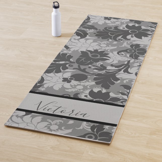 Tapis De Yoga Nom customisé noir gris floral Damas (En situation)