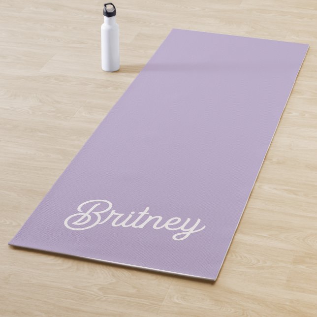 Tapis De Yoga Nom du monogramme violet de lavande chic personnal (En situation)