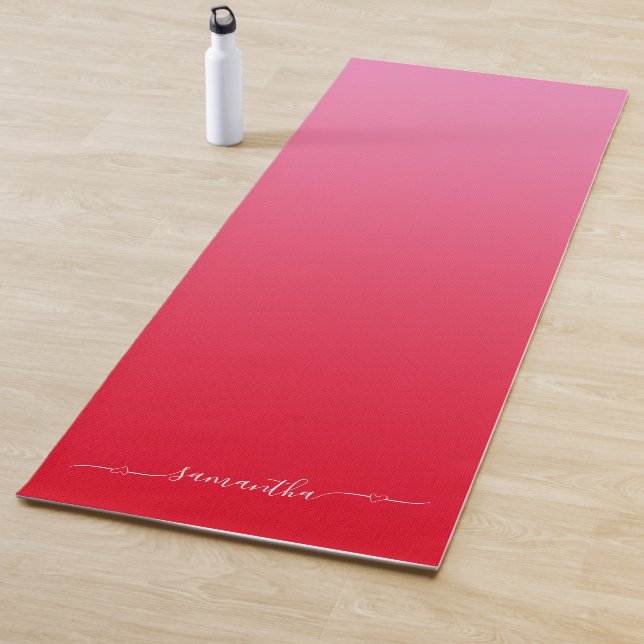 Tapis De Yoga Nom du script Coeur Ombre rose et rouge (En situation)