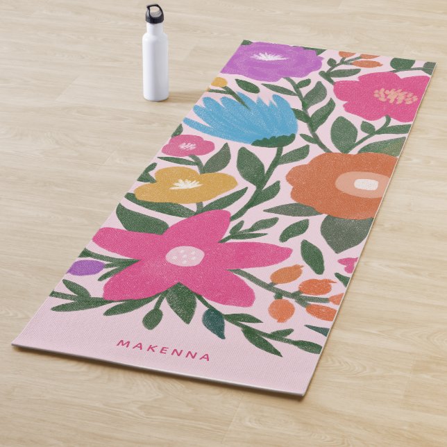 Tapis De Yoga Nom floral coloré mignon | Rose (En situation)