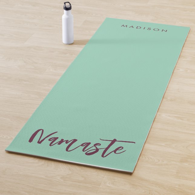 Tapis De Yoga Nom Namaste moderne Turquoise Green Mauve (En situation)