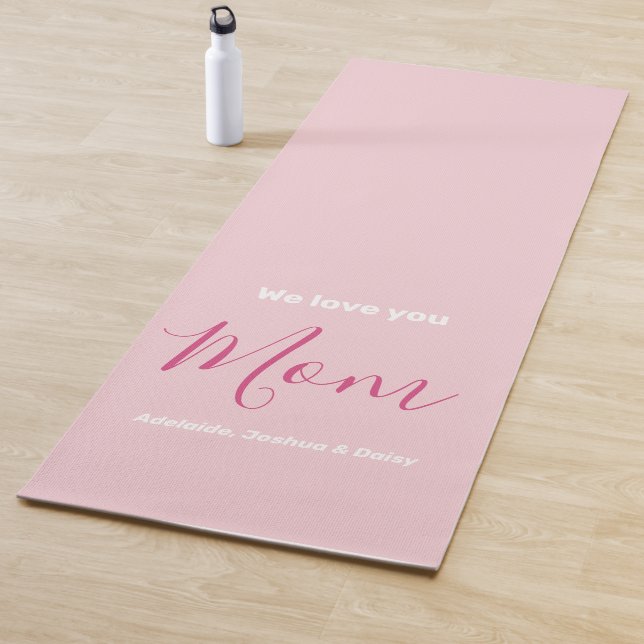 Tapis De Yoga Nous t'aimons Maman Pink Minimalist (En situation)