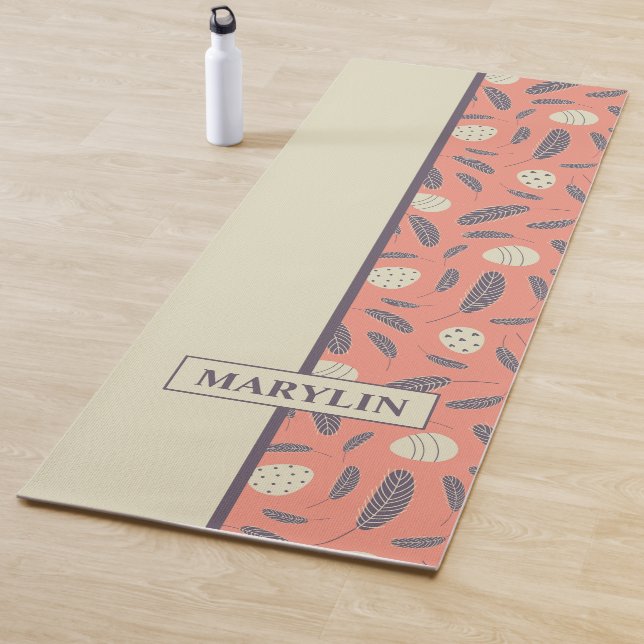 TAPIS DE YOGA OEUFS DE PÂQUES ET PLUMES MOTIF PERSONNALISÉ (En situation)
