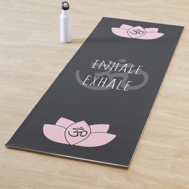 Tapis De Yoga Om Rose et Lotus Fleur Inhale Exhale (En situation)