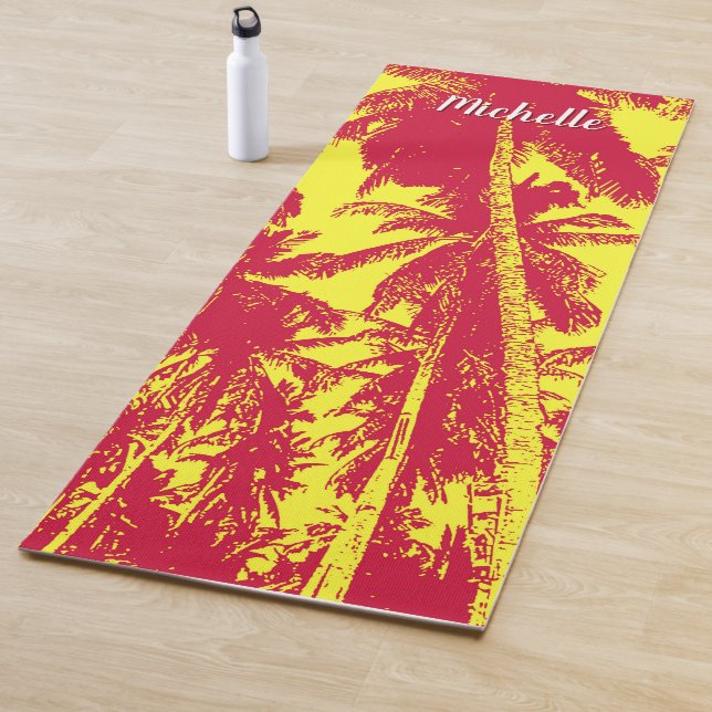 Tapis De Yoga Palmiers dans un design pointu rouge et jaune (En situation)