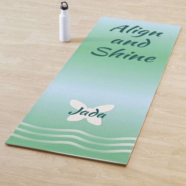 Tapis De Yoga Papillon de base avec vagues - Vert doux (En situation)