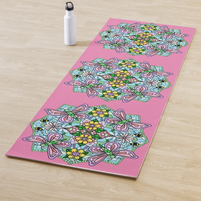 Tapis De Yoga Papillon rose et bleu Mandala (En situation)