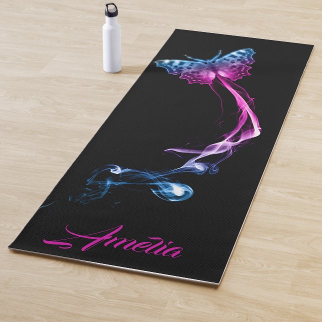 Tapis De Yoga Papillon rose néon et bleu (En situation)
