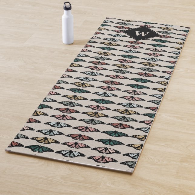 Tapis De Yoga Papillons neutres modernes Monogramme Motif de jar (En situation)
