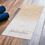 Tapis De Yoga Parties scintillant d'or chic et Girly ombre marbr<br><div class="desc">Parties scintillant en or jaune et chic sur tapis de yoga monogrammé en marbre blanc,  parfait pour les entraînements intérieurs.</div>