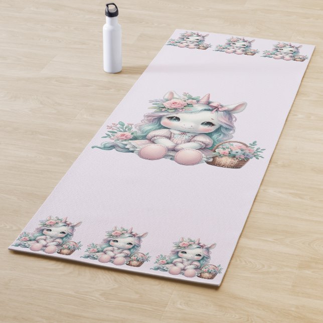 Tapis De Yoga Pastel Kawaii Unicorn Doll with Flower Basket (En situation)