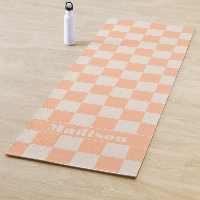 Tapis De Yoga Pêche personnalisée À damiers Motif pastel (En situation)