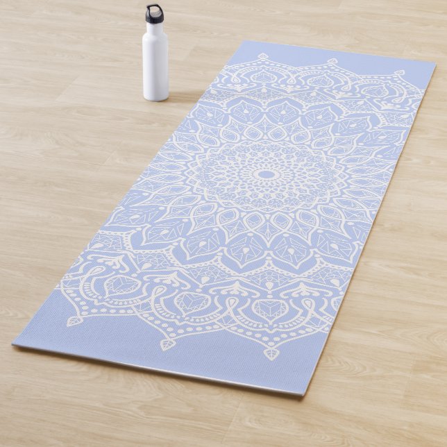 Tapis De Yoga Periwinkle Mandala - Bora in Juniper Berry (En situation)