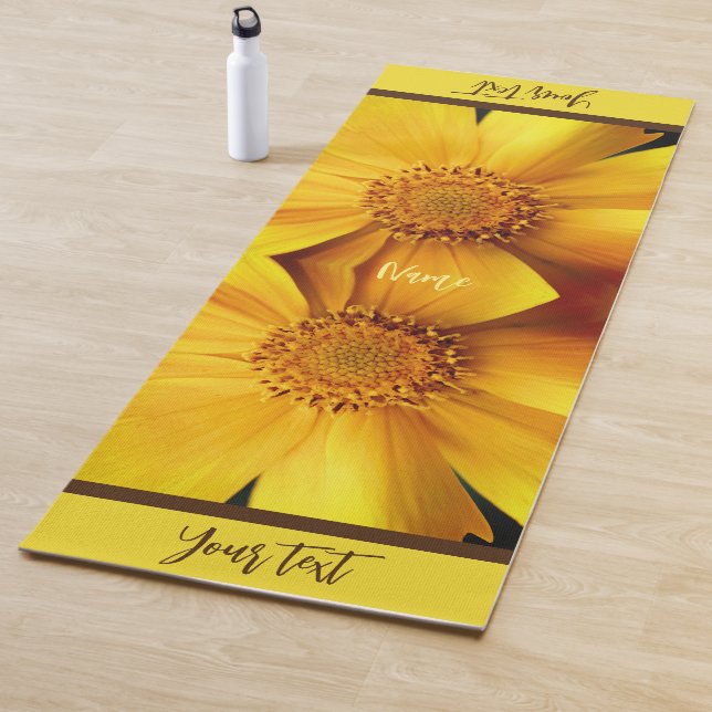 Tapis De Yoga Pétales Fleur Jaune Et Centre Personnalisé (En situation)