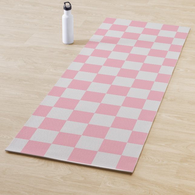 Tapis De Yoga Pink + Grey Check À damiers Checkerboard Motif (En situation)