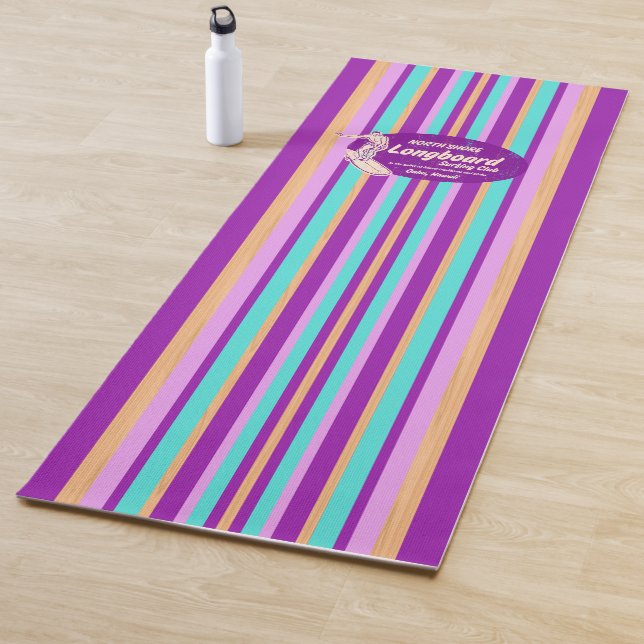 Tapis De Yoga Pipeline Surfboard Hawaiian Stried Violet (En situation)