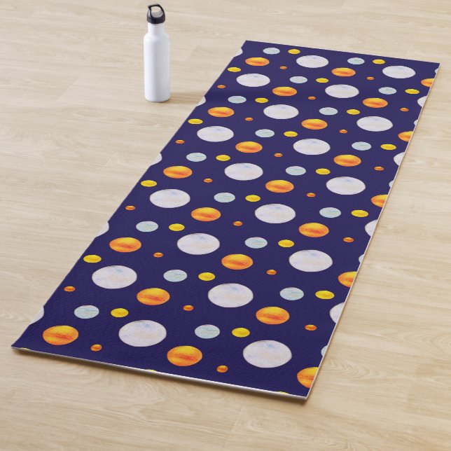 Tapis De Yoga Pois en or et bleu clair sur bleu marine (En situation)
