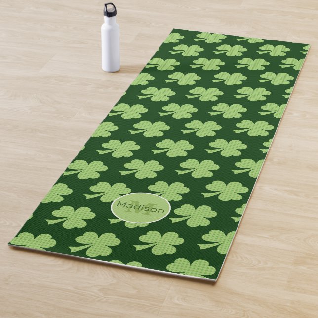 Tapis De Yoga Pois shamrocks Ladybug motif vert Monogramme (En situation)