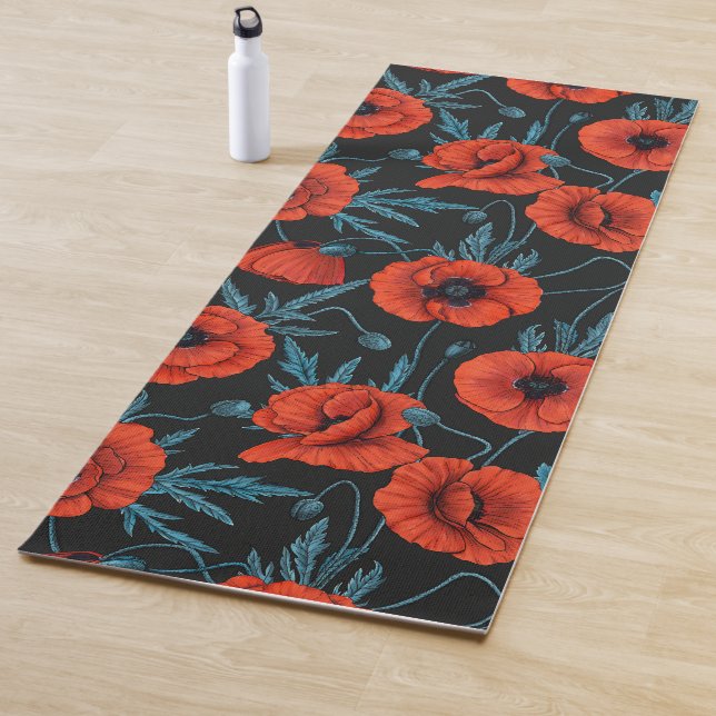 Tapis De Yoga Poppies, rouge et bleu sur noir (En situation)