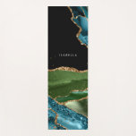 Tapis De Yoga Porte Aqua/Vert personnalisé avec veines Parties s<br><div class="desc">Cool moderne tendance aqua/bleu/vert agate avec veines parties scintillant or et étincelles sur arrière - plan noir avec champ de texte modifiable pour votre nom ou monogramme.</div>