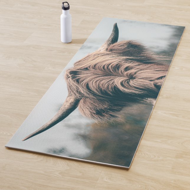 Tapis De Yoga Portrait de vache Highland (En situation)