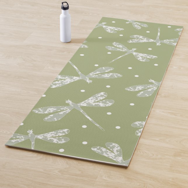 Tapis De Yoga Pots blancs et libellules vert olive (En situation)