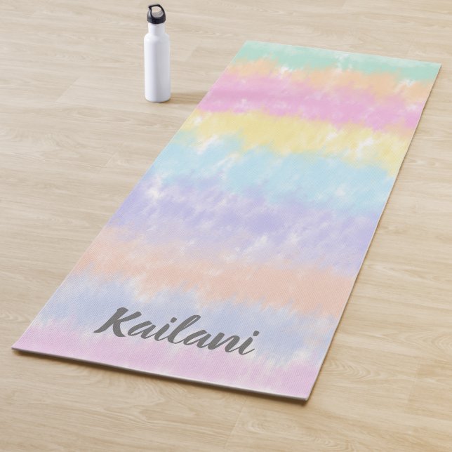 Tapis De Yoga Pretty Pastel Rainbow Tie Dye Stripes Nom (En situation)