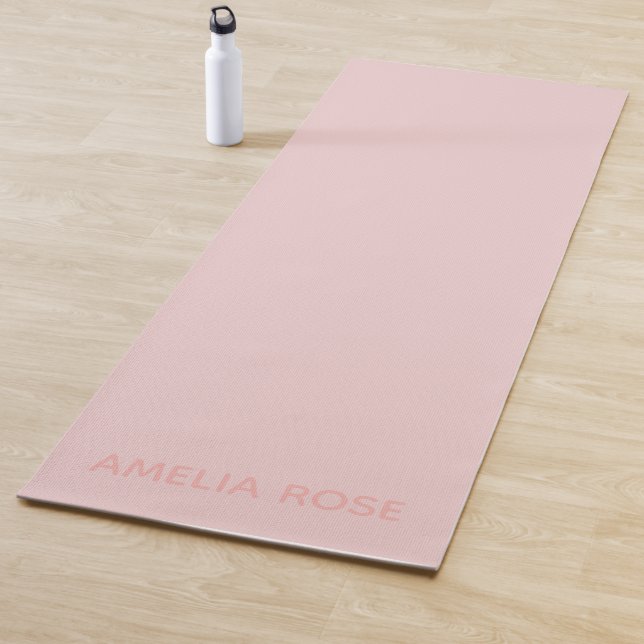 Tapis De Yoga Quartz simple personnalisé rose sur rose (En situation)