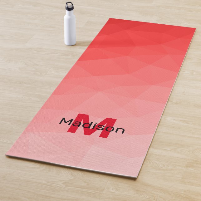 Tapis De Yoga Red gradient geometric mesh pattern Monogram (En situation)