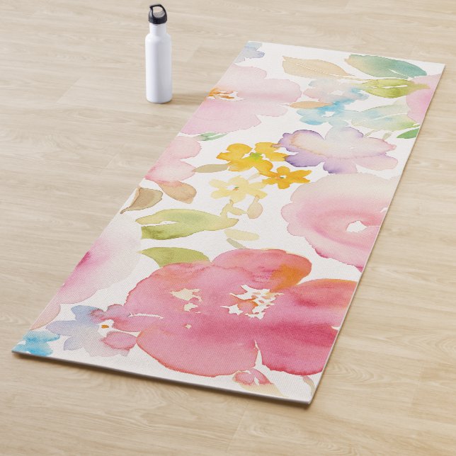 Tapis De Yoga Rose d'aquarelle du milieu de l'été | floral (En situation)